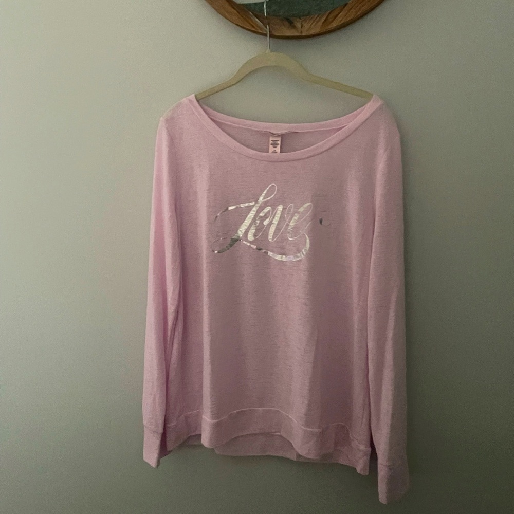 ❗️Bundle 2 items for discounted shipping! ❗️Victoria’s Secret top